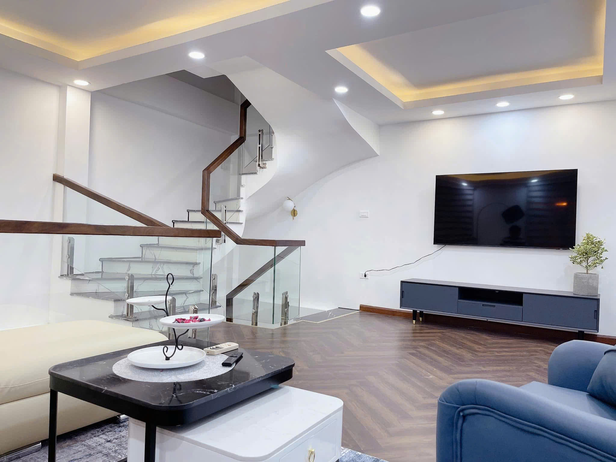 Cho thuê nhà nguyên căn mới kinh kong Kim Ngưu, 45m2 x 5 tầng, 5 ngủ, 20 Triệu - Ảnh 1